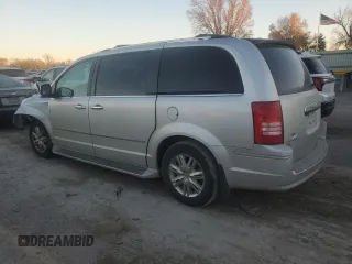 2009 Chrysler Town & Country Limited with VIN 2A8HR64X09R639431, listed as a Copart auction lot 82399994 with 194,597 mi miles and Salvage Title. Bid and sale history available at carsss.com. Image 2.