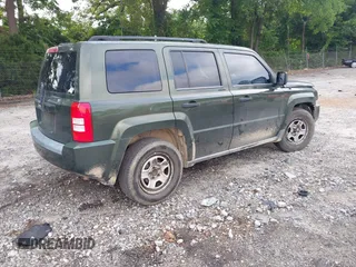 2008 Jeep Patriot Sport with VIN 1J8FT28W28D713825, listed as a IAAI auction lot 42471636 with 227,898 mi miles and . Bid and sale history available at DreamBid. Image 4.