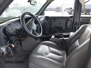 2004 Chevrolet Suburban LT with VIN 3GNEC16T04G210725, listed as a IAAI auction lot 41191477 with 1 mi miles. Bid and sale history available at carsss.com. Image 5.