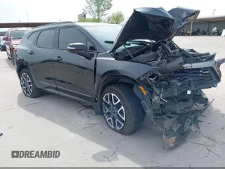 2024 Chevrolet Blazer RS z VIN 3GNKBERS5RS181954, wystawiony jako IAAI lot #42057083 z przebiegiem 10 701 mil mil oraz . Historia ofert i sprzedaży dostępna na DreamBid. Obrazek 19.
