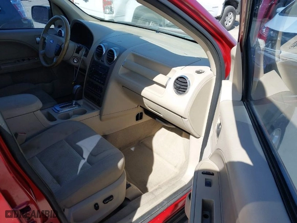 2005 Ford Freestyle SEL with VIN 1FMDK05185GA01596, listed as a IAAI auction lot 41637165 with 210,432 mi miles. Bid and sale history available at carsss.com. Image 5.