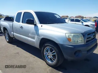 2010 Toyota Tacoma z VIN 5TETX4CN8AZ725239, wystawiony jako IAAI lot #41573358 z przebiegiem 114 828 mil mil oraz . Historia ofert i sprzedaży dostępna na DreamBid. Obrazek 1.