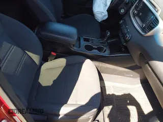 2017 Kia Sorento LX z VIN 5XYPG4A3XHG295107, wystawiony jako IAAI lot #42037114 z przebiegiem 91 967 mil mil oraz . Historia ofert i sprzedaży dostępna na DreamBid. Obrazek 5.