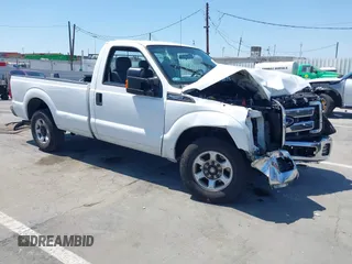 2016 Ford F-250 XL z VIN 1FTBF2A64GEB52821, wystawiony jako IAAI lot #42560380 z przebiegiem 228 042 mil mil oraz . Historia ofert i sprzedaży dostępna na DreamBid. Obrazek 1.