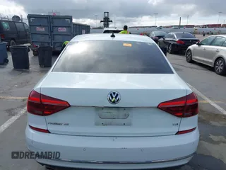 2018 Volkswagen Passat SE z VIN 1VWBA7A33JC031098, wystawiony jako IAAI lot #41915976 z przebiegiem 147 454 mil mil oraz . Historia ofert i sprzedaży dostępna na DreamBid. Obrazek 16.