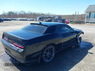 2022 Dodge Challenger R/T Scat Pack z VIN 2C3CDZFJ4NH256848, wystawiony jako IAAI lot #41850081 z przebiegiem 23 537 mil mil oraz . Historia ofert i sprzedaży dostępna na DreamBid. Obrazek 4.