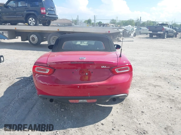 2017 FIAT 124 Spider Lusso z VIN JC1NFAEK3H0128181, wystawiony jako IAAI lot #42277948 z przebiegiem 15 668 mil mil oraz . Historia ofert i sprzedaży dostępna na DreamBid. Obrazek 16.