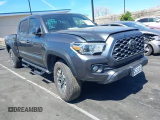 2021 Toyota Tacoma SR5 z VIN 3TMDZ5BN6MM099584, wystawiony jako IAAI lot #41848068 z przebiegiem 28 556 mil mil oraz . Historia ofert i sprzedaży dostępna na DreamBid. Obrazek 1.