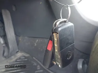 2019 Volkswagen Beetle S с VIN 3VW5DAAT1KM500920, выставлен на аукционе IAAI как лот 42401666 с пробегом Не указан миль и . История ставок и продаж доступна на DreamBid. Изображение 11.