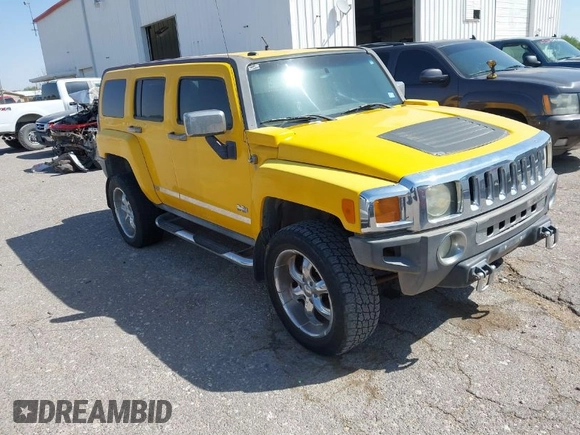 2007 Hummer H3 SUV with VIN 5GTDN13E378134277, listed as a IAAI auction lot 42008073 with 135,533 mi miles. Bid and sale history available at carsss.com. Image 1.