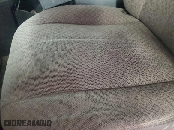 2013 Chevrolet Express Cargo z VIN 1GCSGAFX0D1138233, wystawiony jako IAAI lot #42511852 z przebiegiem 102 319 mil mil oraz . Historia ofert i sprzedaży dostępna na DreamBid. Obrazek 4.
