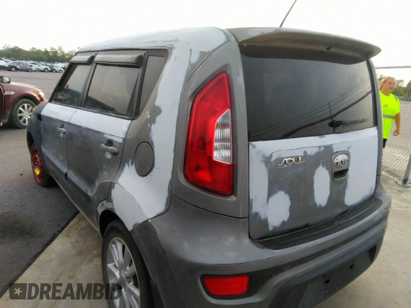 2013 Kia Soul + with VIN KNDJT2A67D7577423, listed as a IAAI auction lot 37425764 with 102,511 mi miles. Bid and sale history available at carsss.com. Image 3.