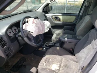 2004 Ford Escape XLT with VIN 1FMYU03184KA61209, listed as a Copart auction lot 70272044 with 120,400 mi miles and Salvage Title. Bid and sale history available at carsss.com. Image 7.