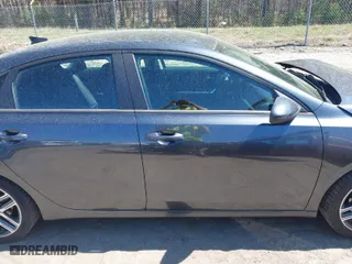2019 Kia Forte S with VIN 3KPF34AD4KE016075, listed as a IAAI auction lot 41887992 with 91,164 mi miles. Bid and sale history available at carsss.com. Image 13.