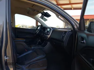 2017 GMC Canyon 4WD Denali z VIN 1GTG6EENXH1315022, wystawiony jako IAAI lot #42152968 z przebiegiem 108 933 mil mil oraz . Historia ofert i sprzedaży dostępna na DreamBid. Obrazek 5.