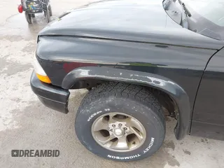 2004 Dodge Dakota Sport with VIN 1D7HL38N24S768283, listed as a IAAI auction lot 41635910 with 328,505 mi miles. Bid and sale history available at carsss.com. Image 6.