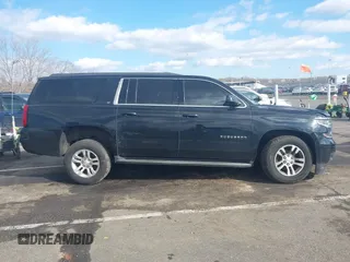 2016 Chevrolet Suburban LT z VIN 1GNSKHKC9GR170105, wystawiony jako IAAI lot #41533435 z przebiegiem 141 278 mil mil oraz . Historia ofert i sprzedaży dostępna na DreamBid. Obrazek 13.