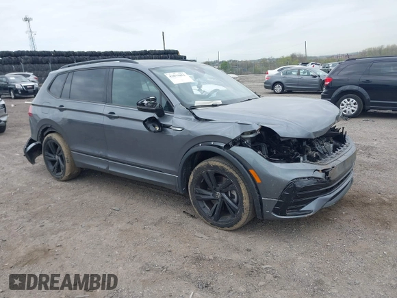 2024 Volkswagen Tiguan SE R-Line Black с VIN 3VV8B7AX7RM081396, выставлен на аукционе IAAI как лот 42079851 с пробегом 18 469 миль миль и . История ставок и продаж доступна на DreamBid. Изображение 1.