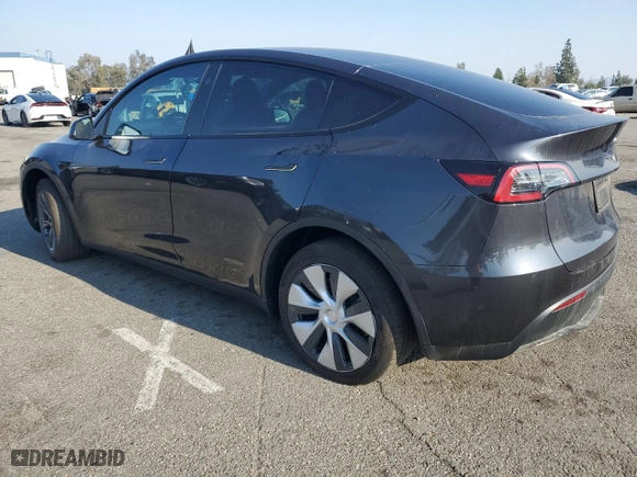 2024 Tesla Model Y with VIN 7SAYGDED4RF032615, listed as a Copart auction lot 43135135 with 2,061 mi miles and Salvage Title. Bid and sale history available at carsss.com. Image 2.