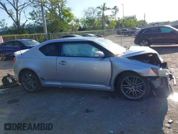 2012 Scion tC z VIN JTKJF5C77C3032559, wystawiony jako IAAI lot #41892954 z przebiegiem 207 718 mil mil oraz . Historia ofert i sprzedaży dostępna na DreamBid. Obrazek 13.