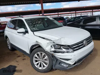 2018 Volkswagen Tiguan SEL with VIN 3VV3B7AX0JM001709, listed as a IAAI auction lot 41702672 with 146,499 mi miles. Bid and sale history available at carsss.com. Image 6.