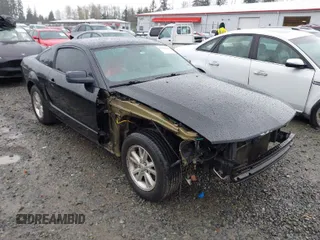 2007 Ford Mustang Deluxe with VIN 1ZVFT80N275285564, listed as a IAAI auction lot 41980104 with 111,665 mi miles. Bid and sale history available at carsss.com. Image 1.