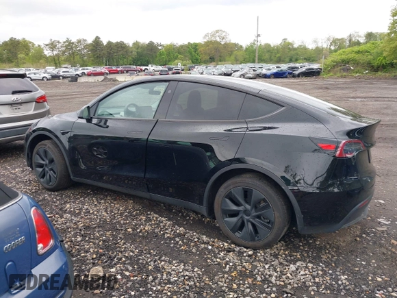 2024 Tesla Model Y Long Range z VIN 7SAYGDEE5RF130335, wystawiony jako IAAI lot #42250979 z przebiegiem 20 300 mil mil oraz . Historia ofert i sprzedaży dostępna na DreamBid. Obrazek 13.