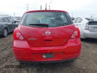 2011 Nissan Versa S z VIN 3N1BC1CP0BL494240, wystawiony jako IAAI lot #41703008 z przebiegiem 182 284 mil mil oraz . Historia ofert i sprzedaży dostępna na DreamBid. Obrazek 17.