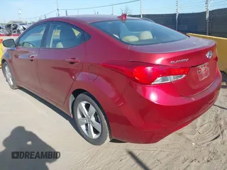 2013 Hyundai Elantra GLS z VIN 5NPDH4AE3DH363610, wystawiony jako IAAI lot #42100303 z przebiegiem 156 511 mil mil oraz . Historia ofert i sprzedaży dostępna na DreamBid. Obrazek 3.