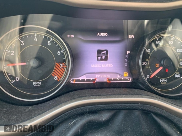 2014 Jeep Cherokee Limited with VIN 1C4PJMDS5EW215733, listed as a Copart auction lot 67032285 with 191,919 mi miles and Clean title. Bid and sale history available at DreamBid. Image 8.