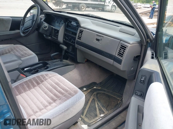 1994 Jeep Grand Cherokee Laredo с VIN 1J4GZ58S4RC330351, выставлен на аукционе IAAI как лот 42444158 с пробегом 186 528 миль миль и . История ставок и продаж доступна на DreamBid. Изображение 5.