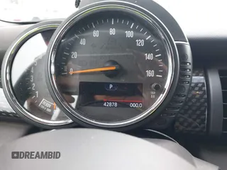 2017 MINI Convertible Cooper S с VIN WMWWG9C34H3C80967, выставлен на аукционе IAAI как лот 42116110 с пробегом 42 878 миль миль и . История ставок и продаж доступна на DreamBid. Изображение 7.