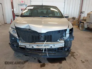 2012 Lincoln MKX z VIN 2LMDJ8JK6CBL06779, wystawiony jako IAAI lot #42211295 z przebiegiem 176 165 mil mil oraz . Historia ofert i sprzedaży dostępna na DreamBid. Obrazek 6.