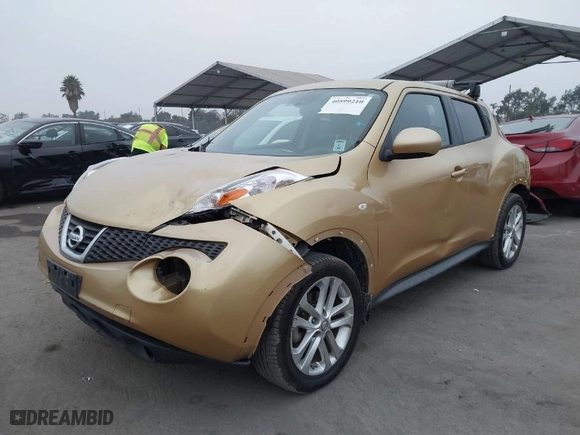 2013 Nissan Juke S with VIN JN8AF5MV6DT205627, listed as a IAAI auction lot 40599210 with 132,124 mi miles. Bid and sale history available at carsss.com. Image 2.