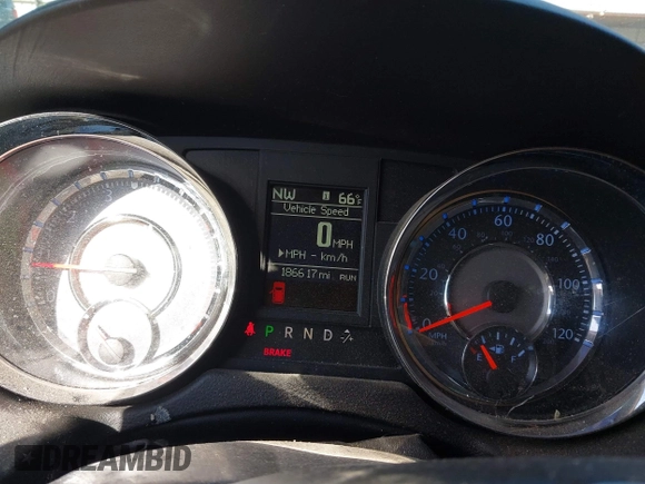 2014 Chrysler Town & Country Touring with VIN 2C4RC1BG0ER208505, listed as a IAAI auction lot 41775840 with 186,617 mi miles. Bid and sale history available at carsss.com. Image 7.