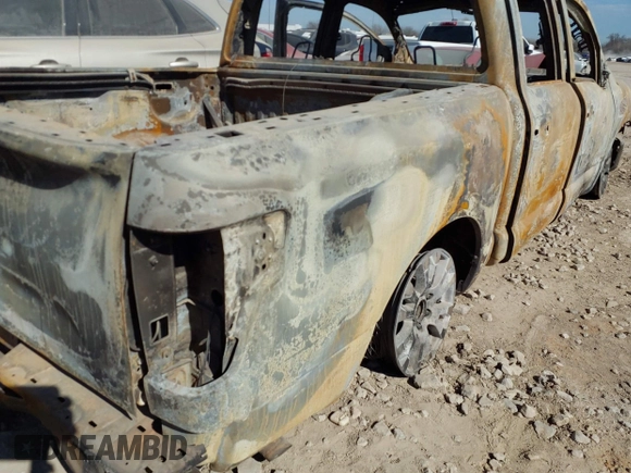 2017 Nissan Titan SV z VIN 1N6AA1E56HN532702, wystawiony jako IAAI lot #41645162 z przebiegiem Nie podano mil oraz . Historia ofert i sprzedaży dostępna na DreamBid. Obrazek 6.
