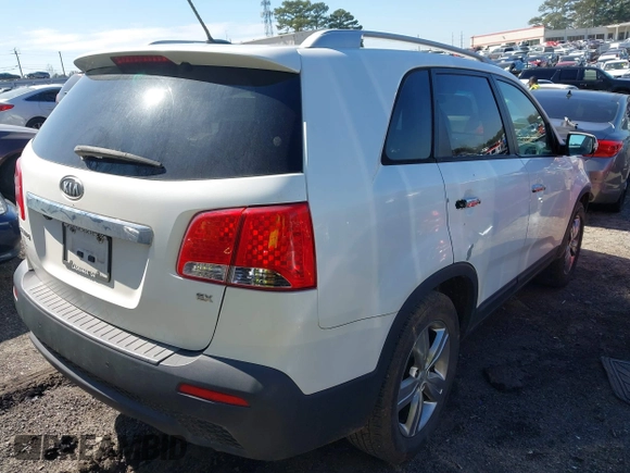 2013 Kia Sorento EX with VIN 5XYKUCA65DG407345, listed as a IAAI auction lot 41653071 with 169,208 mi miles. Bid and sale history available at carsss.com. Image 4.