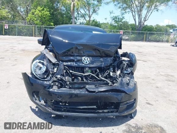 2013 Volkswagen Beetle Entry с VIN 3VWFP7AT4DM639280, выставлен на аукционе IAAI как лот 42324777 с пробегом 77 049 миль миль и . История ставок и продаж доступна на DreamBid. Изображение 13.