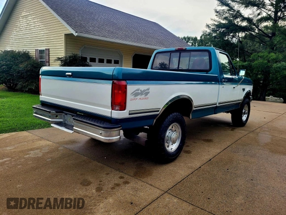 1997 Ford F-250 z VIN 3FTHF26F2VMA27004, wystawiony jako Copart lot #43172115 z przebiegiem 237 194 mil mil oraz Czysty tytuł • Clean title. Historia ofert i sprzedaży dostępna na DreamBid. Obrazek 4.