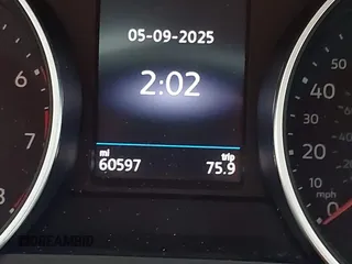 2020 Volkswagen Tiguan S z VIN 3VV1B7AX1LM110352, wystawiony jako IAAI lot #42224581 z przebiegiem 60 597 mil mil oraz . Historia ofert i sprzedaży dostępna na DreamBid. Obrazek 16.