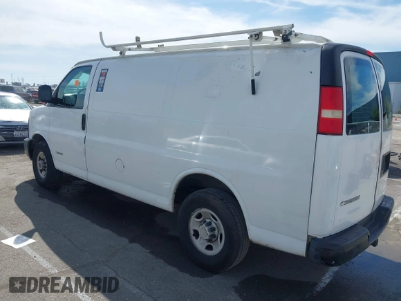 2005 Chevrolet Express Cargo z VIN 1GCGG25VX51236876, wystawiony jako IAAI lot #41691608 z przebiegiem 143 851 mil mil oraz . Historia ofert i sprzedaży dostępna na DreamBid. Obrazek 3.