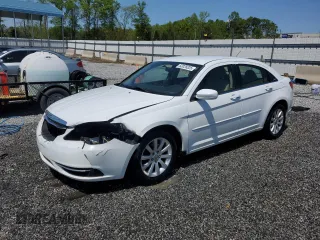 2013 Chrysler 200 Touring with VIN 1C3CCBBB8DN635916, listed as a Copart auction lot 52028325 with 193,600 mi miles and Salvage Title. Bid and sale history available at carsss.com. Image 1.