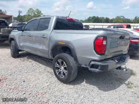 2024 GMC Canyon 4WD AT4 with VIN 1GTP6DEK7R1131805, listed as a IAAI auction lot 40424519 with 15,960 mi miles. Bid and sale history available at carsss.com. Image 3.