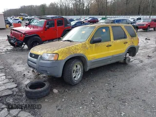 2002 Ford Escape XLT Choice with VIN 1FMYU04172KD51243, listed as a IAAI auction lot 41542965 with Not Provided miles. Bid and sale history available at carsss.com. Image 2.