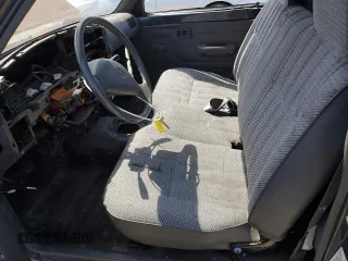 1993 Toyota Pickup z VIN 4TARN81A8PZ090398, wystawiony jako Copart lot #50452745 z przebiegiem Nie podano mil oraz Szkoda całkowita • Salvage title. Historia ofert i sprzedaży dostępna na DreamBid. Obrazek 10.