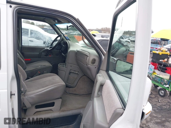 2002 Chevrolet Astro with VIN 1GNDM19X02B153455, listed as a IAAI auction lot 41462588 with 349,613 mi miles. Bid and sale history available at carsss.com. Image 5.