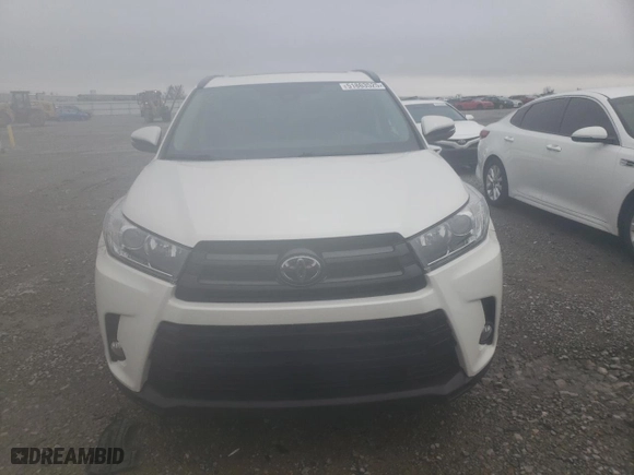 2018 Toyota Highlander SE with VIN 5TDJZRFH4JS488167, listed as a Copart auction lot 51863525 with 119,035 mi miles and Salvage Title. Bid and sale history available at carsss.com. Image 5.