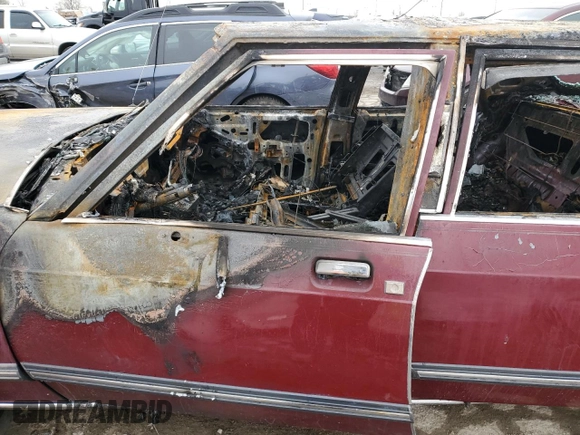 1989 Mercury Grand Marquis GS z VIN 2MEBM74F2KX698022, wystawiony jako Copart lot #44941735 z przebiegiem Nie podano mil oraz Nie do naprawy • Non repairable. Historia ofert i sprzedaży dostępna na DreamBid. Obrazek 13.