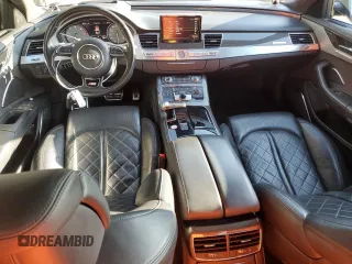2017 Audi S8 z VIN WUAJ5AFD4HN900729, wystawiony jako Copart lot #41765255 z przebiegiem 95 974 mil mil oraz Szkoda całkowita • Salvage title. Historia ofert i sprzedaży dostępna na DreamBid. Obrazek 8.