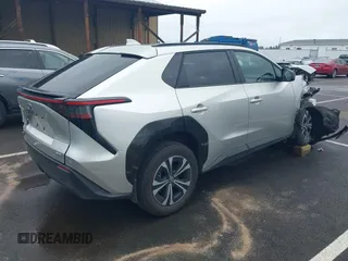 2024 Toyota bZ4X XLE z VIN JTMABACA8RA080924, wystawiony jako IAAI lot #41938891 z przebiegiem Nie podano mil oraz . Historia ofert i sprzedaży dostępna na DreamBid. Obrazek 4.